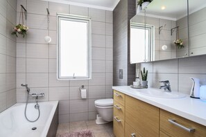Deluxe Apartment, 2 Bedrooms | Bathroom | Separate tub and shower, hair dryer, towels, soap - House Þ1 (Kópavogur)