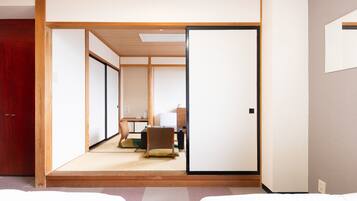 Deluxe Twin Room, Smoking | Free WiFi, bed sheets