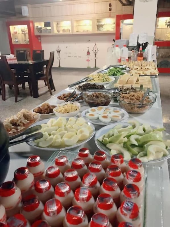 Daily local cuisine breakfast (TWD 70 per person)