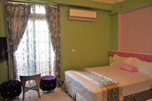 Quadruple Room | Desk, free WiFi