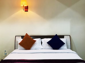In-room safe, individually furnished, desk, laptop workspace