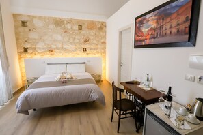 Deluxe Double Room | Minibar, desk, laptop workspace, free WiFi - La Sicilia in un sogno (Syracuse)