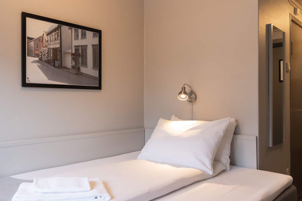 Economy Single Room | Desk, rollaway beds, free WiFi, bed sheets