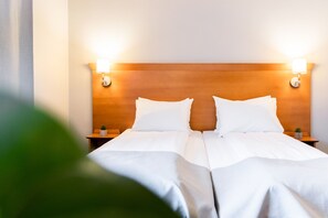 Deluxe Double Room | Desk, rollaway beds, free WiFi, bed sheets