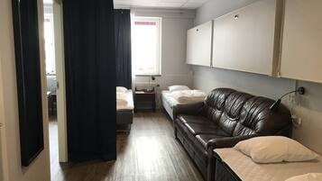 Comfort-huone, 2 makuuhuonetta, kylpyhuone makuuhuoneen yhteydessÀ (Rum 5) | 2 makuuhuonetta, ilmainen Wi-Fi, pÀÀsy pyörÀtuolilla