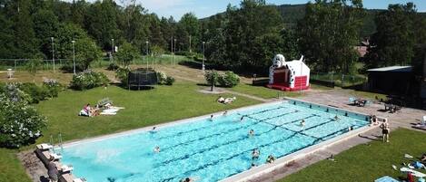 Piscine extérieure (ouverte en saison)