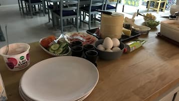 冰箱、微波爐、烤箱、爐台
