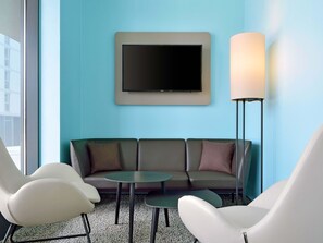 Flat-screen TV, pay movies - B&B Hotel Wien-Hbf (Vienna)