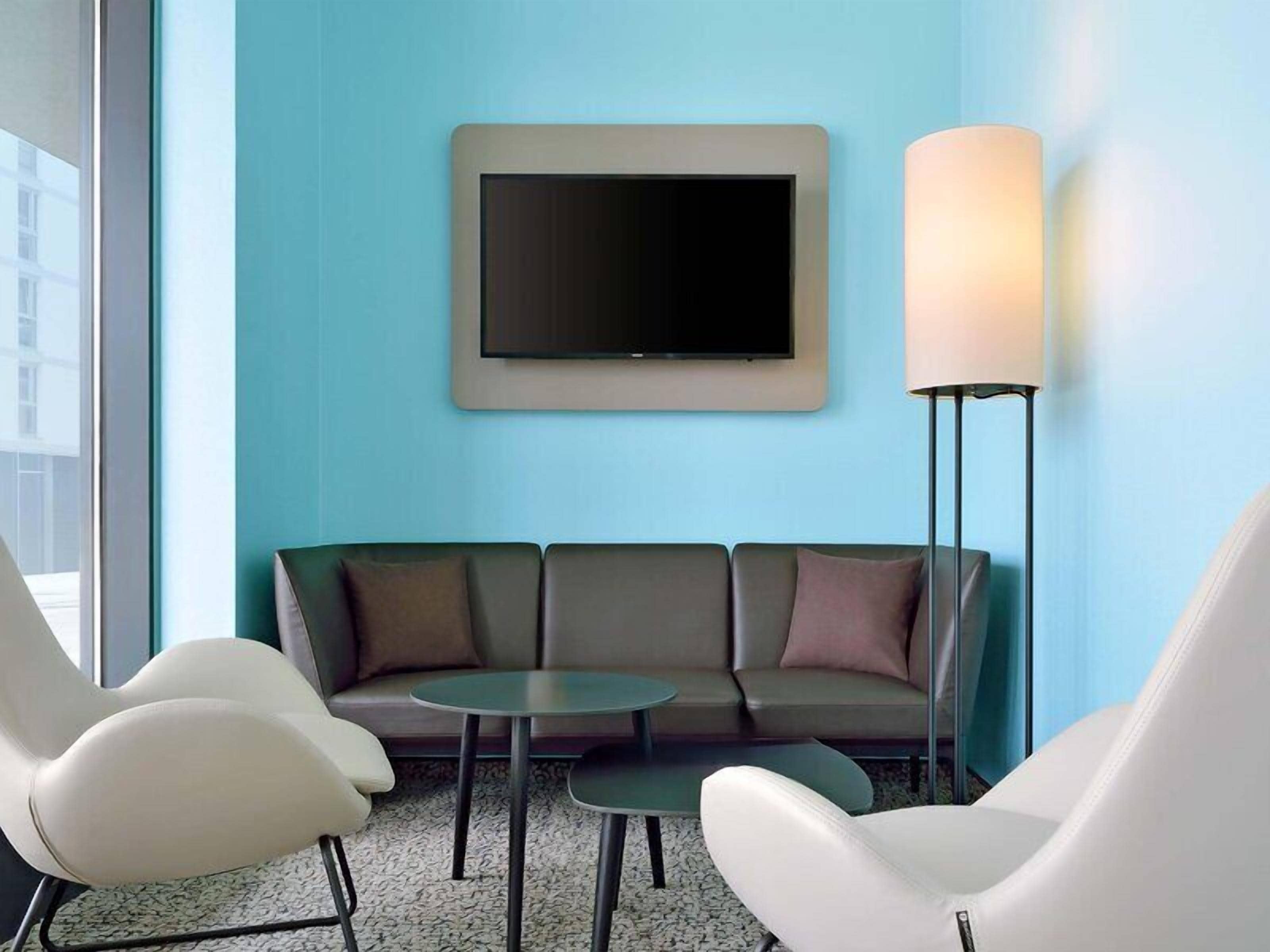 Flatscreentelevisie en betaalfilms