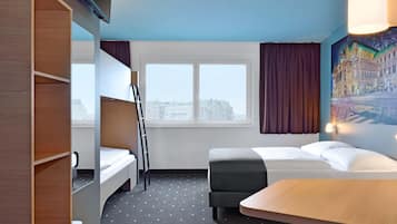 Familienzimmer | Schreibtisch, laptopgeeigneter Arbeitsplatz, Verdunkelungsvorhänge