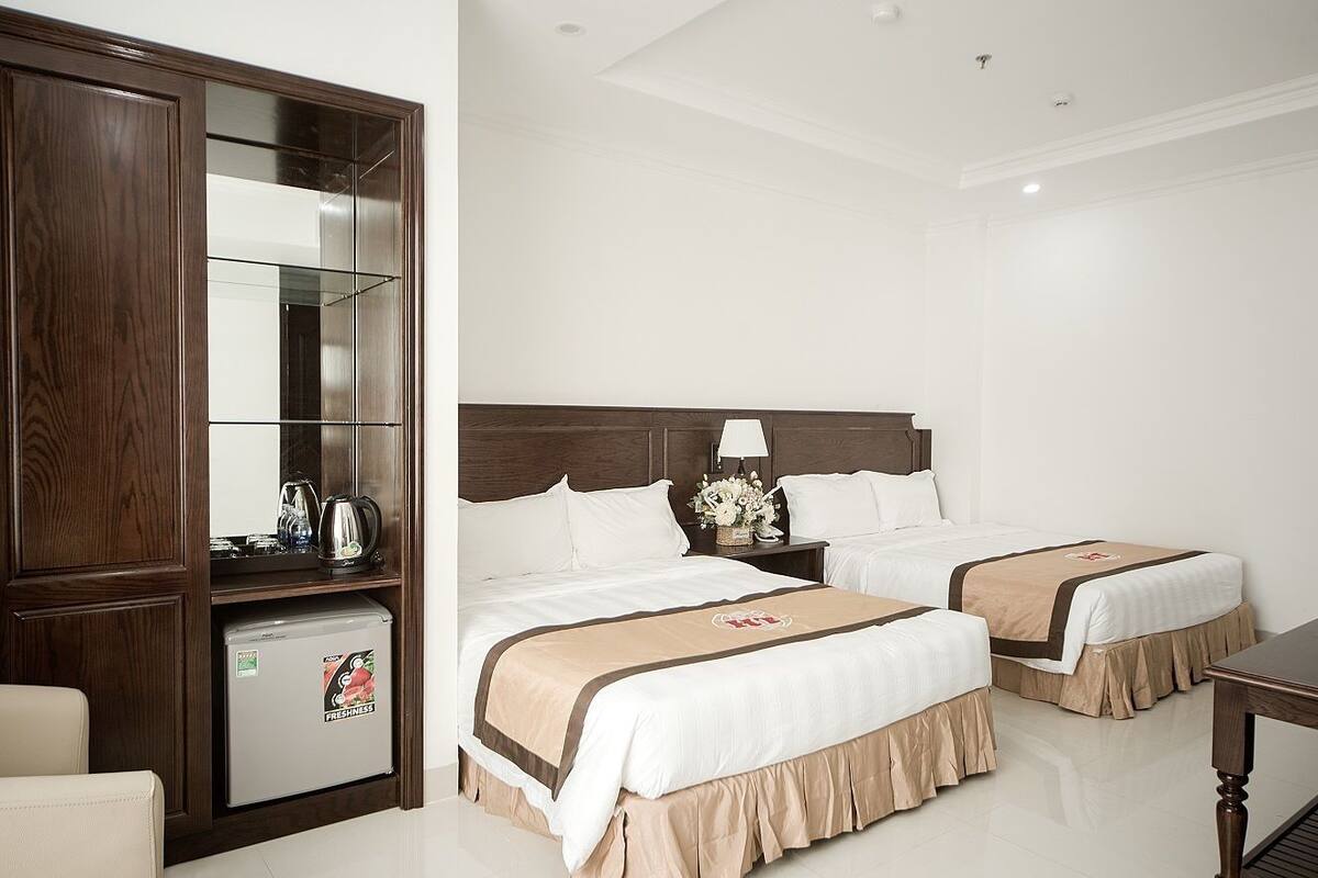 Minibar, desk, blackout drapes, soundproofing