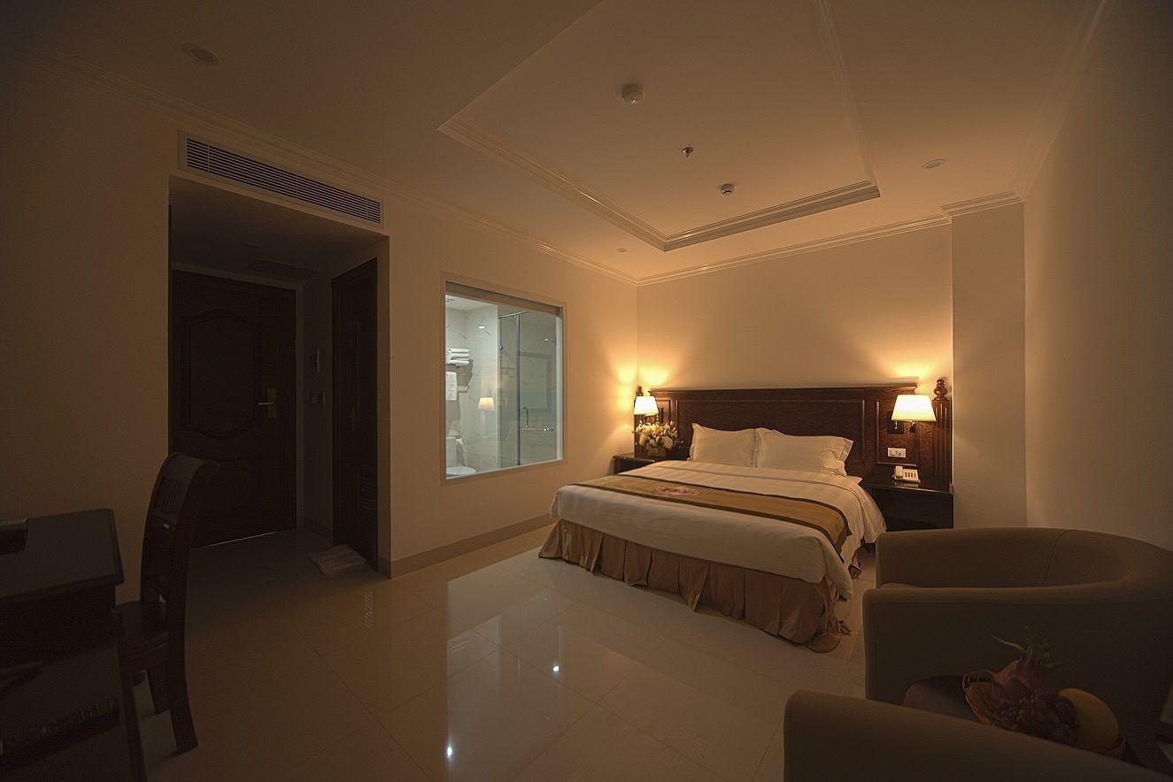 Minibar, desk, blackout drapes, soundproofing