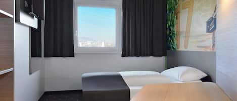 Single Room | Desk, soundproofing, WiFi (free), bed sheets