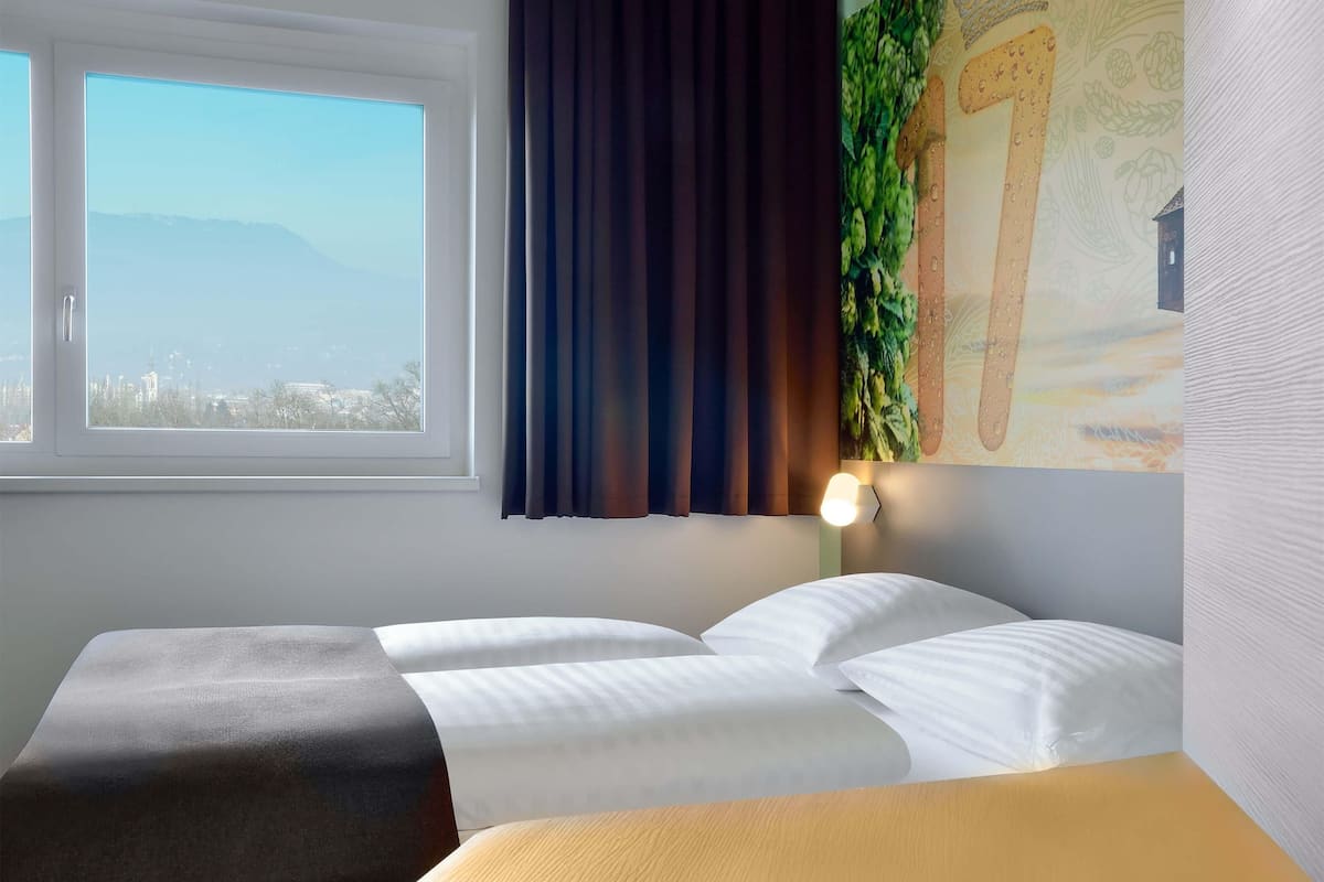 Double Room | Desk, soundproofing, free WiFi, bed sheets