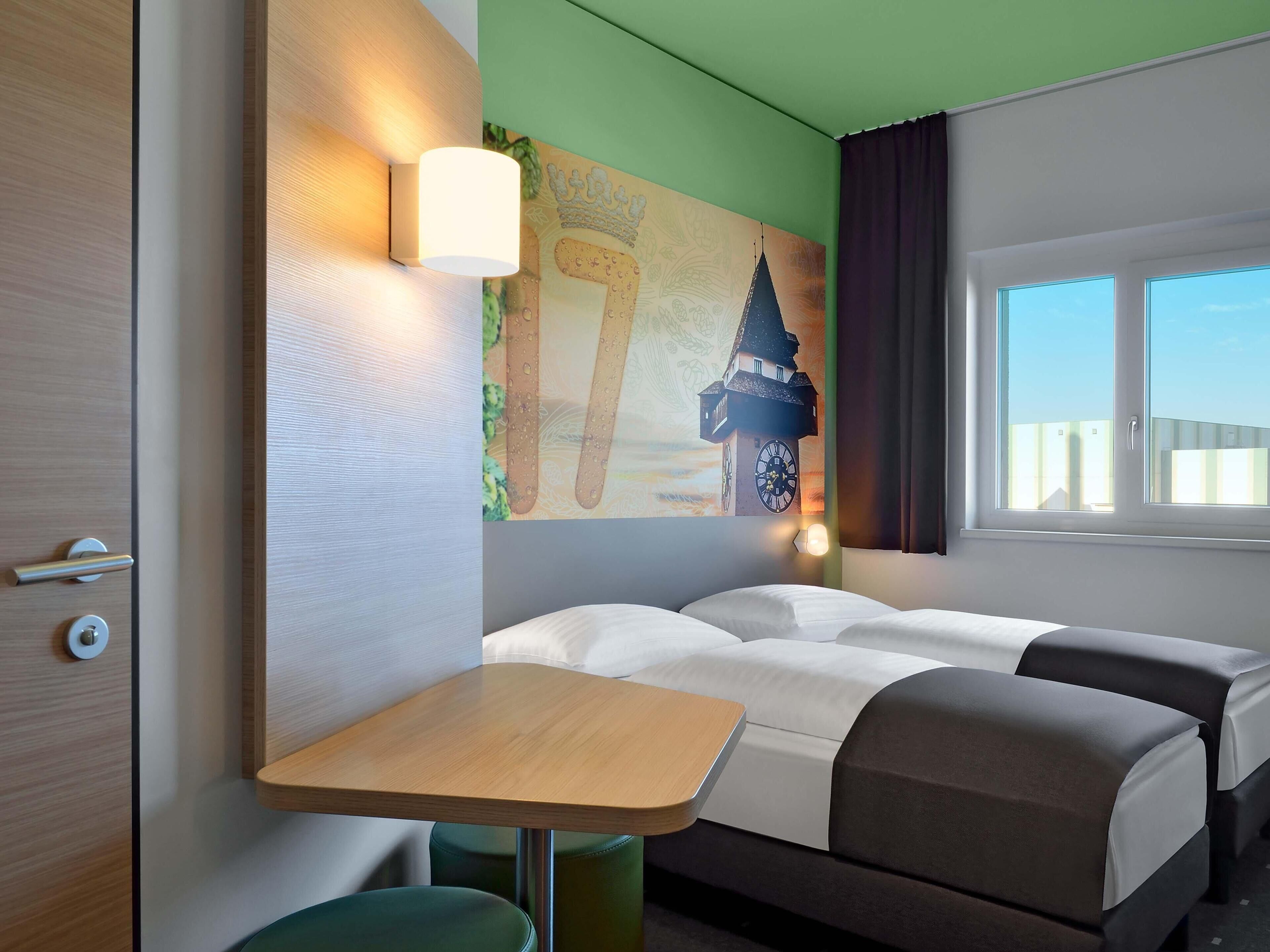 Desk, soundproofing, free WiFi, bed sheets