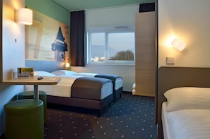 Chambre Triple | 1 chambre, bureau, chambres insonorisées, Wi-Fi gratuit