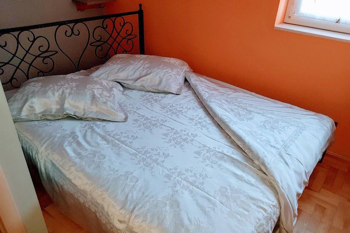 Egyptian cotton sheets, premium bedding, down duvets