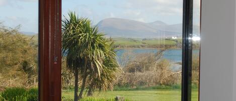 Deluxe House | Living area