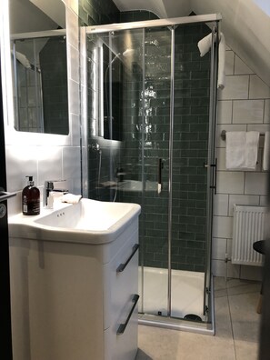 Casa Deluxe | Baño | Secador de pelo, toallas, jabón y champú