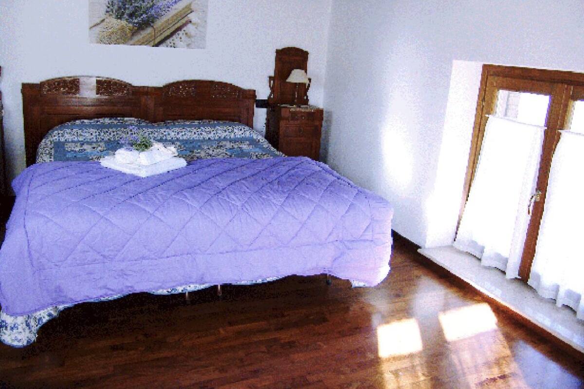 Zimmer, Verbindungszimmer (Soluzione Famigliare) | Individuell dekoriert, individuell eingerichtet, Schreibtisch