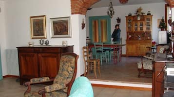 Coin salon dans le hall