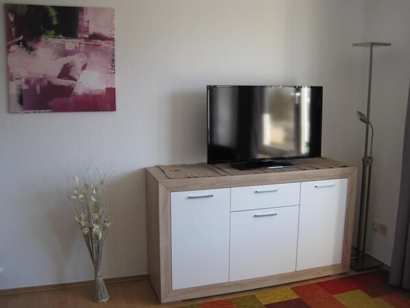 Comfort Apartment | Living area | Flat-screen TV - 92B Bahnhofstr. Apartment (Castrop-Rauxel)