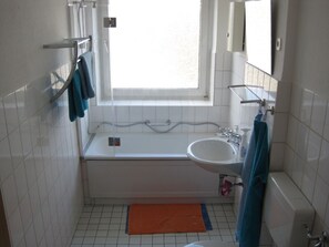 Comfort Apartment | Bathroom