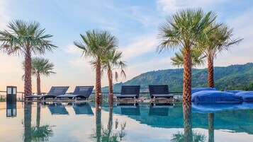 3 สระว่ายน้ำกลางแจ้ง เปิด 7:00 น. ถึง 22:00 น., ��คาบาน่าฟรี