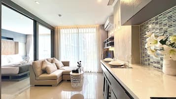 Junior Suite, 1 King Bed | 1 bedroom, down comforters, Select Comfort beds, in-room safe