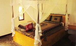 Deluxe Room | Desk, free WiFi, bed sheets - Unawatuna Royal Lotus Villa (Unawatuna)