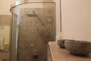 Deluxe Room | Bilik Mandi | Pancuran mandi, kelengkapan dandanan diri percuma, pengering rambut 