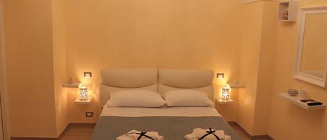 Deluxe Room | Minibar, individually decorated, individually furnished, desk