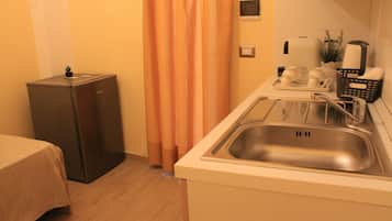 Deluxe Room | Minibar, individually decorated, individually furnished, desk