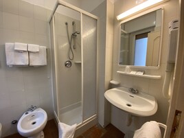 Shower, free toiletries, hair dryer, bidet