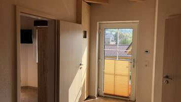 Comfort-Apartment (Stellahaus) | Wohnbereich | Flachbildfernseher