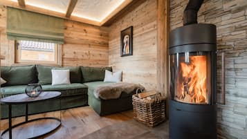 Chalet superior | Área de sala de estar | Televisión de pantalla plana