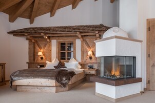 Presidential Suite | Premium bedding, down comforters, minibar, in-room safe