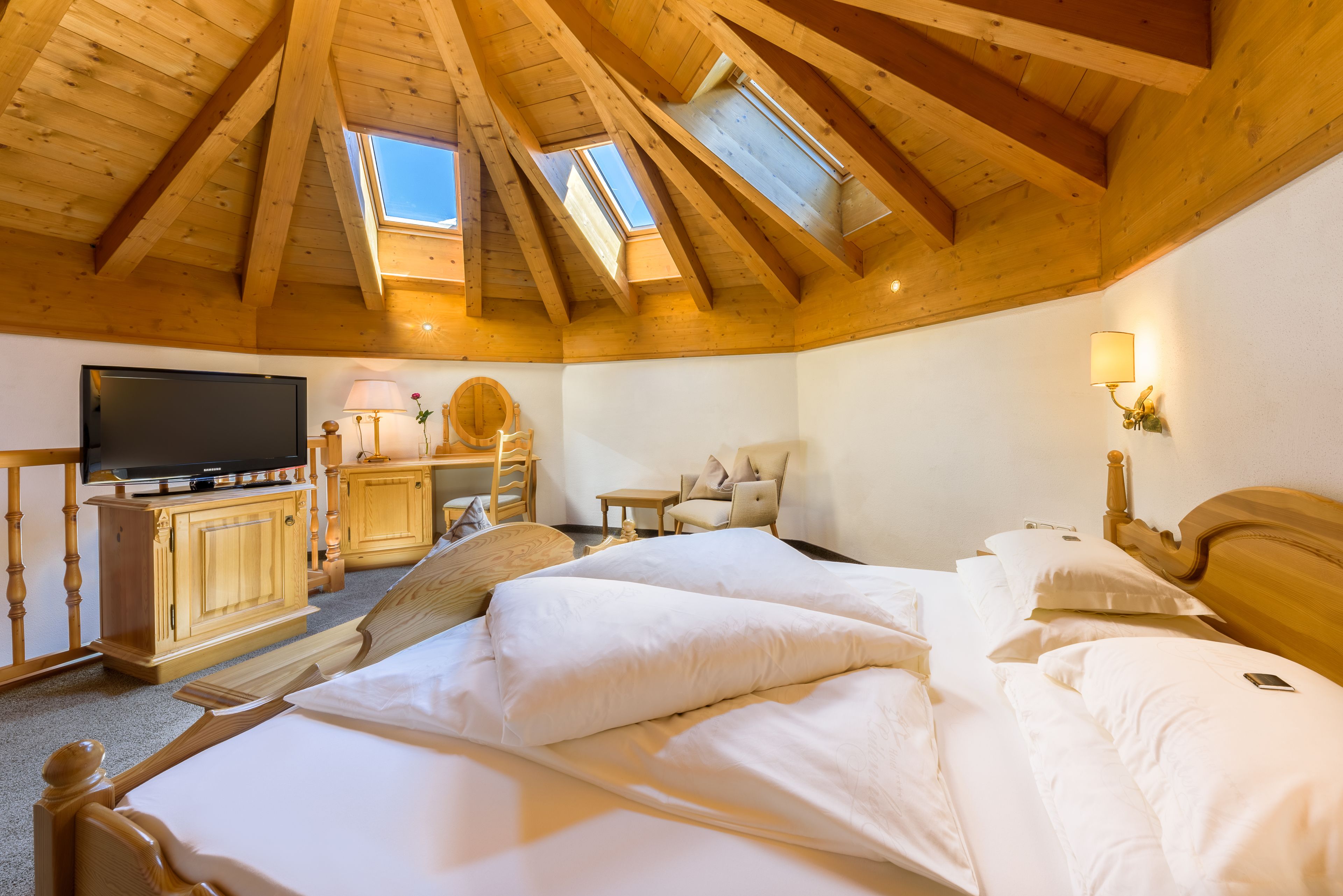 Superior-Suite | Hochwertige Bettwaren, Daunenbettdecken, Minibar, Zimmersafe