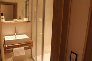 Luxury Chalet (Schoenbichl) | Bathroom | Hair dryer, towels