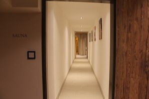 Sauna, steam room