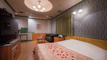 Deluxe Double Room | Minibar, blackout drapes, free WiFi, bed sheets