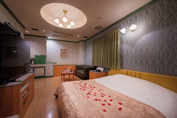 Deluxe Double Room | Minibar, blackout drapes, free WiFi, bed sheets