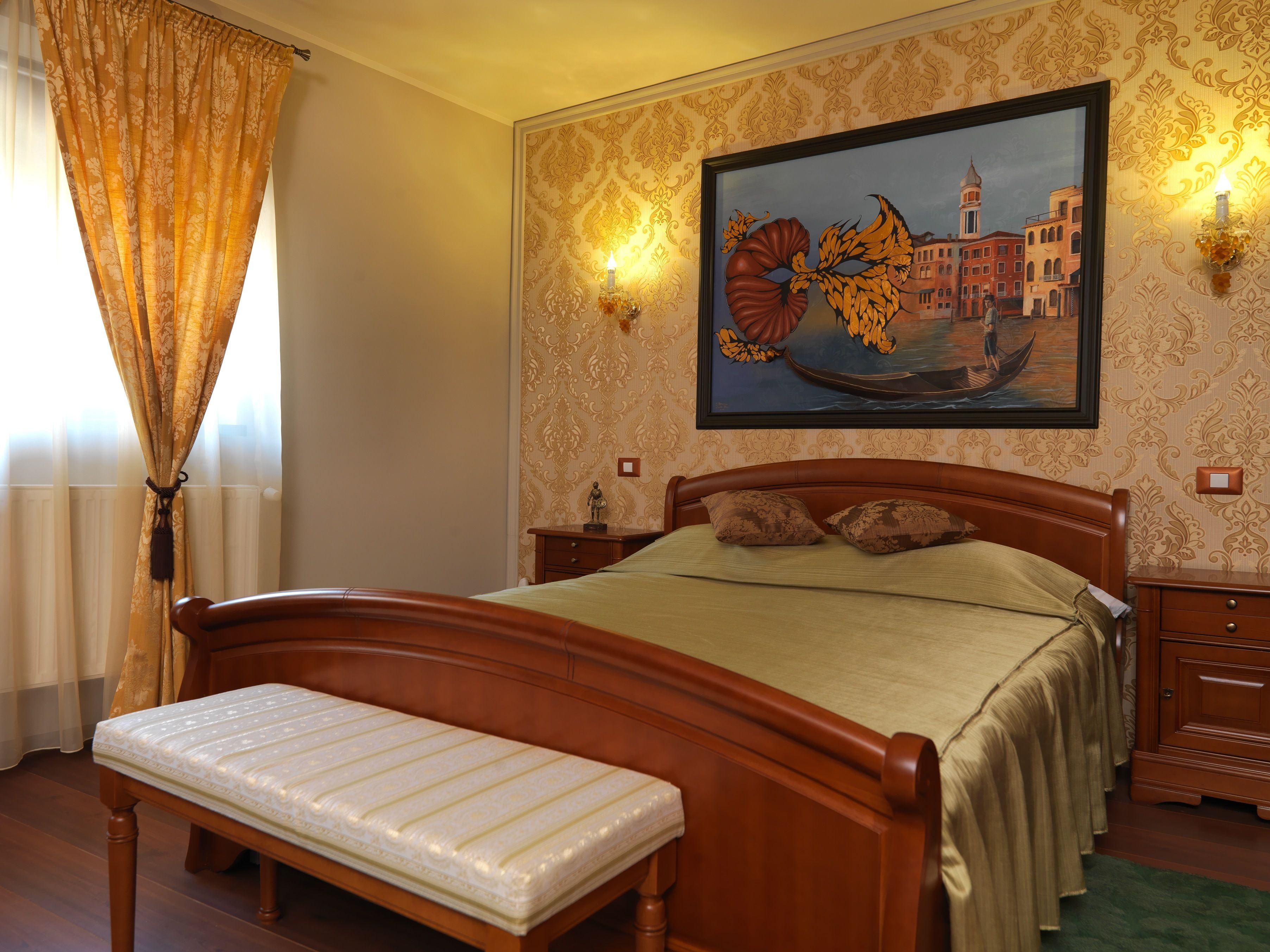 Deluxe Double Room | Minibar, individually decorated, individually furnished, desk