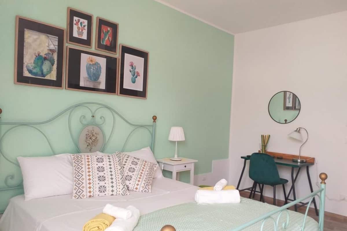 Deluxe tweepersoonskamer (Verde) | Een bureau, extra bedden, gratis wifi, beddengoed