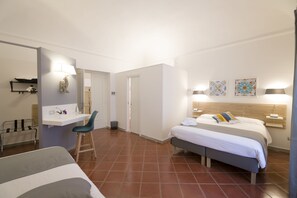 Superior Triple Room | Minibar, desk, free WiFi, bed sheets - Residenza Normanna (Palermo)