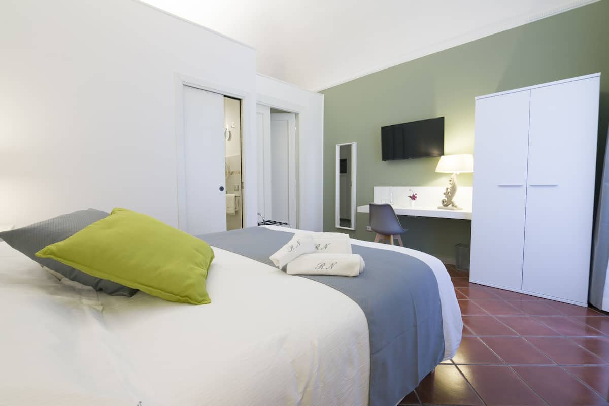 Chambre Confort Double ou avec lits jumeaux | Minibar, bureau, Wi-Fi gratuit, draps fournis