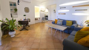 Lobby sitting area - Residenza Normanna (Palermo)