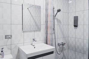 Comfort Quadruple Room | Bathroom