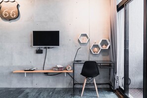 Comfort Double Room | Desk, soundproofing, free WiFi, bed sheets - Lai Jia (Tainan)