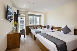 Minibar, in-room safe, desk, blackout curtains - Glory Hotel (Nha Trang)